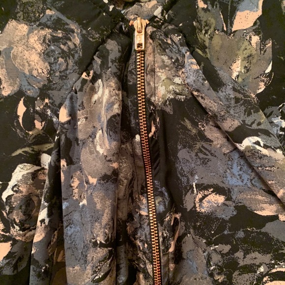 Plus size woman’s blouse - Picture 2 of 3